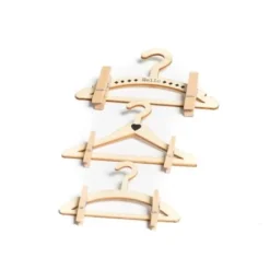 Badaboum 3 Cintres A Pinces En Bois Hello