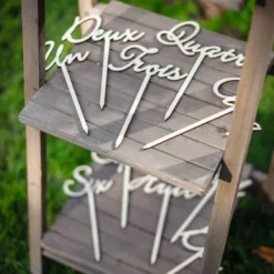 Badaboum 10 Grands Marque Tables Sur Pic En Bois Blanc