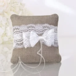 Coussin Porte Alliance Mariage En Jute Avec Noeud Blanc Dentelle Theme Dentelle